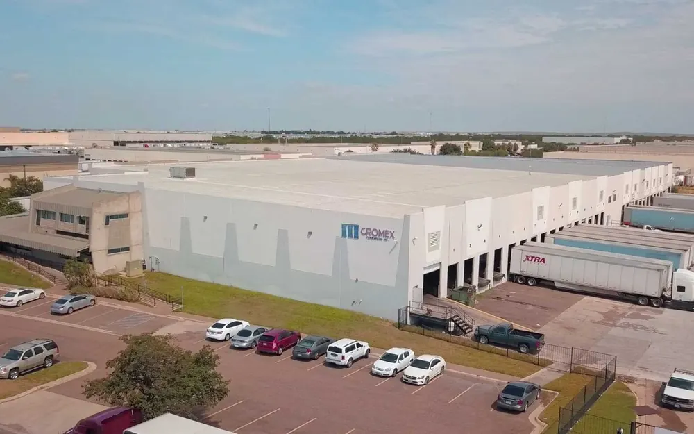 Cromex Forwarding yard in Laredo with trailers at the docks