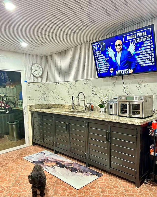Outdoor kitchen and bar area